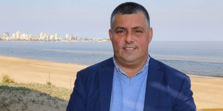 Carballal destaca importancia de lanzamiento de temporada de ballenas para Punta del Este