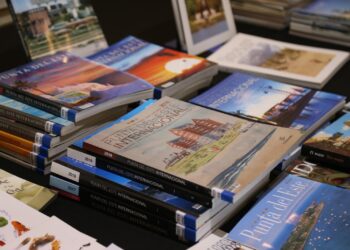 Alcalde Carballal dejó inaugurada Hemeroteca de Punta del Este