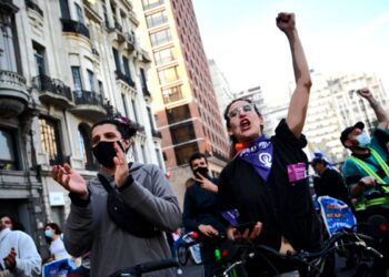 Sindicatos de ANCAP resolvieron exigir al gobierno suspender medidas hasta el referéndum