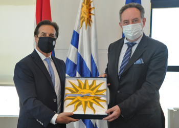 Lacalle entregó cartas credenciales a Embajador en Cuba