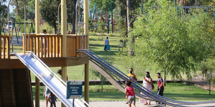 Reabren algunos parques, extienden horario de restaurantes y rige protocolo para eventos