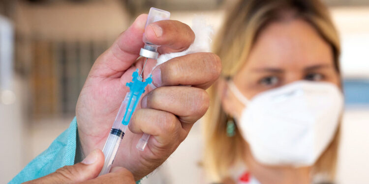 Covid: Las vacunas vs dificultades para la salud según ONU