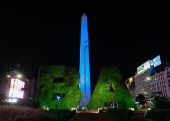 Argentina iluminará de azul monumentos emblemáticos para celebrar la Independencia de Uruguay