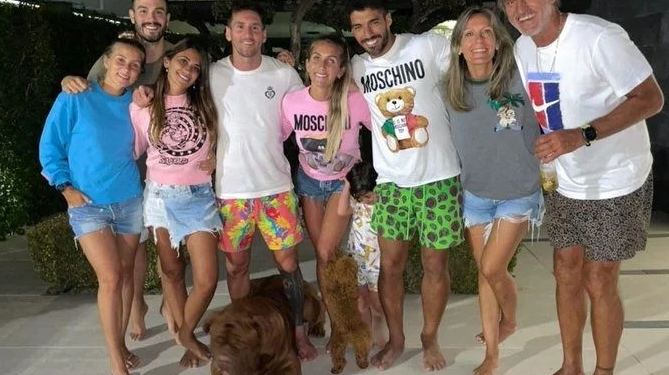 Lio Messi y Antonela Roccuzzo se despidieron de la familia de Luis Suárez