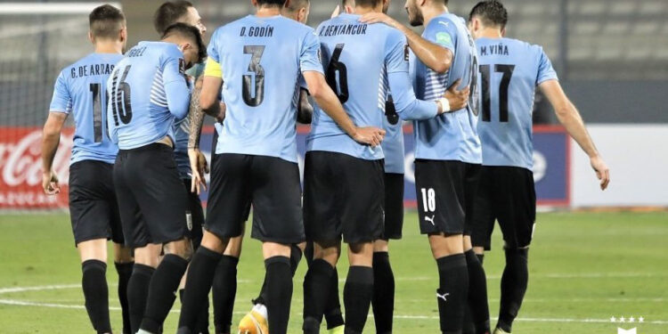 Uruguay se trajo un punto de Lima y sigue en clasificación directa a Qatar