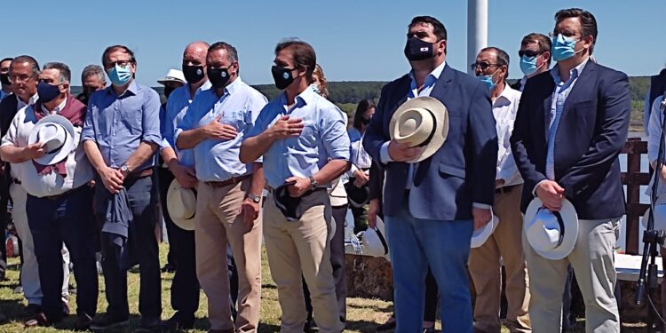 Homenaje a Artigas en Paysandú, con la presencia del presidente Lacalle Pou