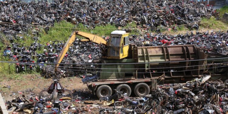 IDM inició la compactación de 7 mil motos y generará insumos para la construcción de viviendas sociales