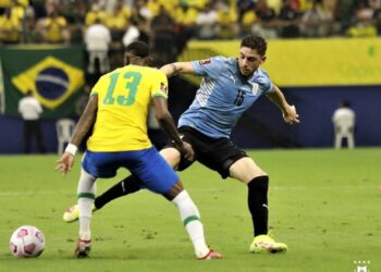Dura derrota ante Brasil coloca a Uruguay en zona de repechaje