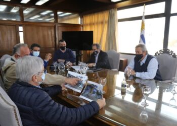 Puesta a punto de proyectos turísticos como opción fuera del sol y playa; diálogo entre Antía y Ministro Viera