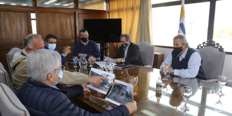 Puesta a punto de proyectos turísticos como opción fuera del sol y playa; diálogo entre Antía y Ministro Viera