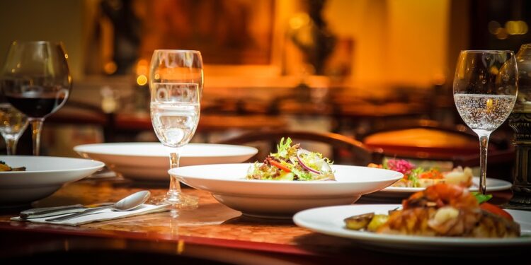 IDM extiende horario de restaurantes, bares y amplía aforos