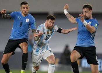 Uruguay se fue goleado de Argentina pero sigue clasificado