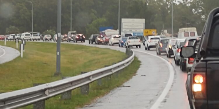 Accidente a la altura del Aeropuerto de la Laguna del Sauce provoca embotellamiento importante