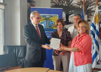 Carballal destaca donación de literatura clásica recibida por parte del Director del Archivo General de la Nación