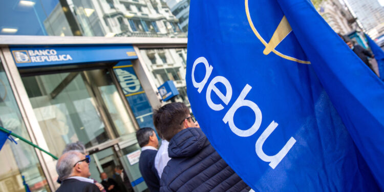 Aebu aprueba paro en enero y marcha hacia Punta del Este a definir