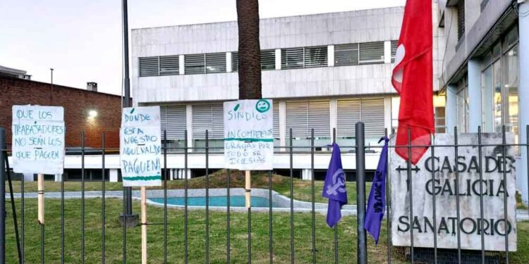 Socios de Casa de Galicia no irán a grandes mutualistas; habrá paro en la salud este martes