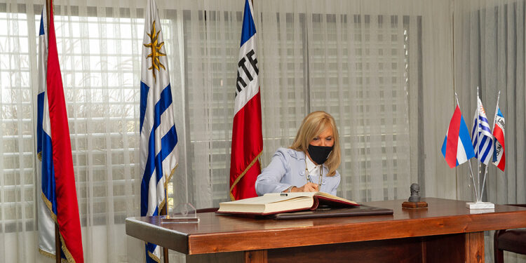 Argimón asumió la presidencia tras viaje de Lacalle a Catar