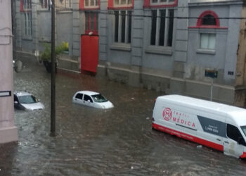 Intensas lluvias de la mañana provocan incidentes en la capital