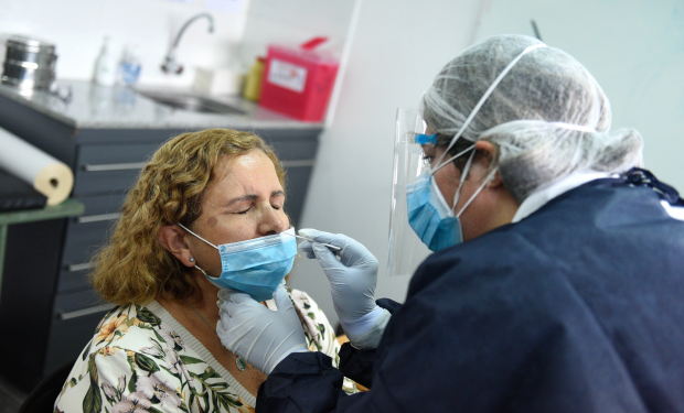 Cambian criterio a la hora de realizar hisopados