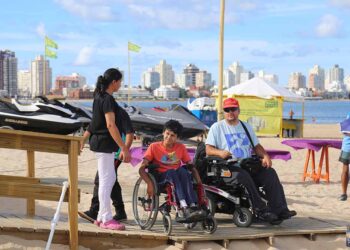 Antía inaugura playa accesible y deportiva