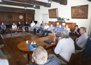 Realojo del Kennedy, venta de terrenos, obras y trabajo destacaron en reunión de gabinete del equipo de gobierno