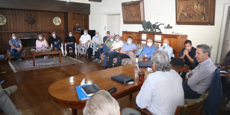 Realojo del Kennedy, venta de terrenos, obras y trabajo destacaron en reunión de gabinete del equipo de gobierno