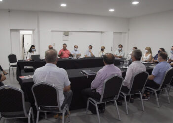 Primera reunión entre alcaldes y gremiales del departamento para mejorar estacionamiento