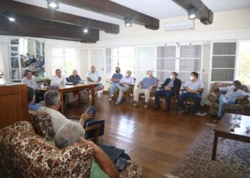 Intendente Antía reúne a su equipo de Gobierno en las Flores