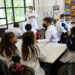Niños y jóvenes volvieron a las aulas este lunes