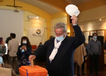 Antía votó y dijo que es emocionante pasar por las urnas