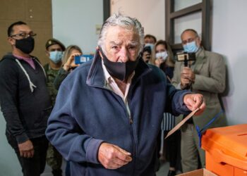 Con críticas al Presidente Lacalle por su participación en la campaña votó José Mujica