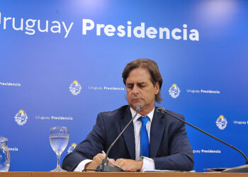 Lacalle cerró en conferencia de prensa la defensa de la LUC asegurando que fue pensada para el bien de todos los uruguayos y derogar sería retroceder