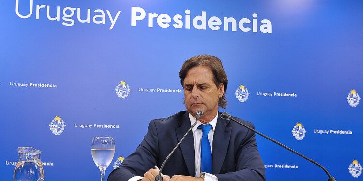 Lacalle cerró en conferencia de prensa la defensa de la LUC asegurando que fue pensada para el bien de todos los uruguayos y derogar sería retroceder