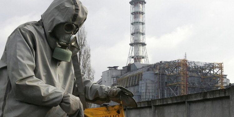 Preocupación: Ucrania denuncia que Rusia desconectó la planta nuclear de Chernobyl y podría liberar radiación
