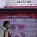 Nuevos confinamientos en China provocan el desplome de bolsas, el petróleo y los commodities