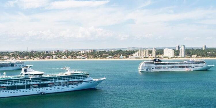 Uruguay participa de la feria internacional de cruceros