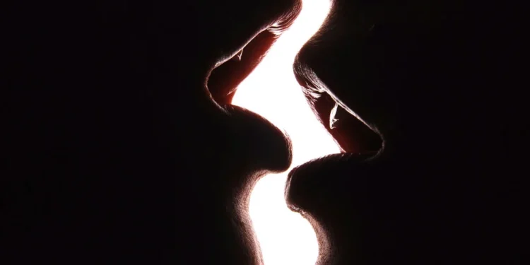 El sexo genera beneficios físicos y emocionales mientras que su ausencia provoca inconvenientes que impactan en la salud