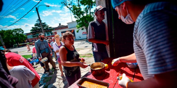 Cuesta Duarte señala evolución de la desigualdad, incidencia y profundidad de la pobreza en Uruguay