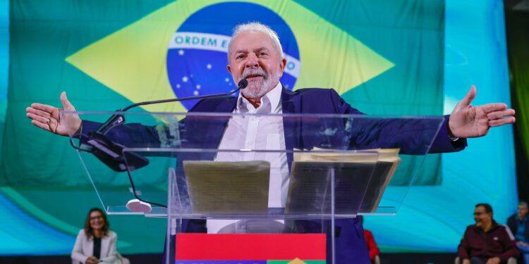 Como favorito en las encuestas Lula lanzó su candidatura a la Presidencia
