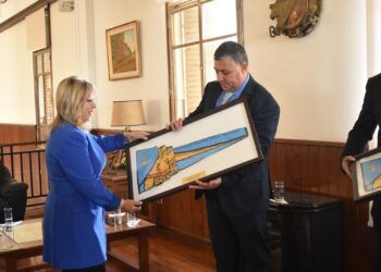 Carballal recibió distinción por parte de la Armada