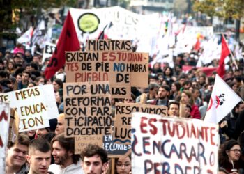 Miles marcharon en defensa de la educación y el trabajo en una jornada de paro en todo el país