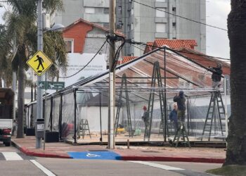 Lacalle Pou y Argimón llegan a Punta del Este para la presentación de la torre de Zona Franca