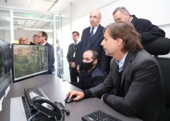 Lacalle recorrió centro de videovigilancia invitado por Antía y habló de ampliación