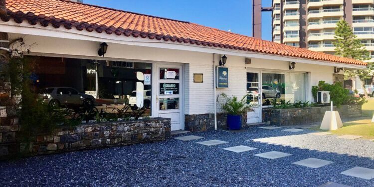 Migraciones anunció que hará trámites de residencias definitivas en Punta del Este a partir de 2023&nbsp;