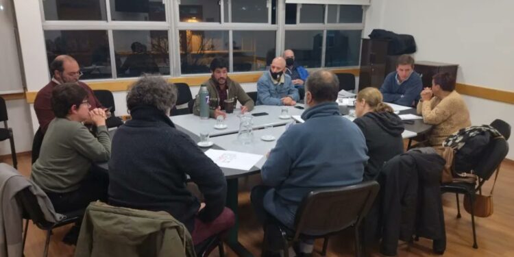 Bancada del Frente Amplio reclama información sobre proyectos de estacionamiento tarifado y asentamientos