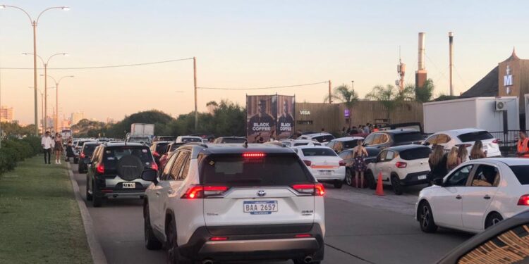 Vecinos de PDE llevan recolectadas 2500 firmas contra el estacionamiento tarifado; Antía dijo que proyecto será con la comunidad