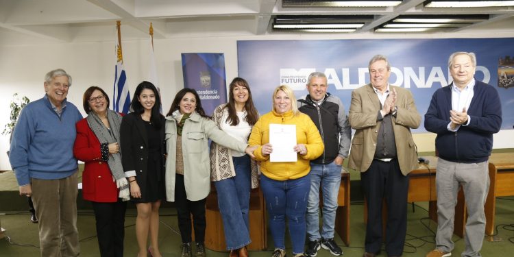 Antía destacó esfuerzo de su gobierno para que más familias concreten el sueño de la casa propia