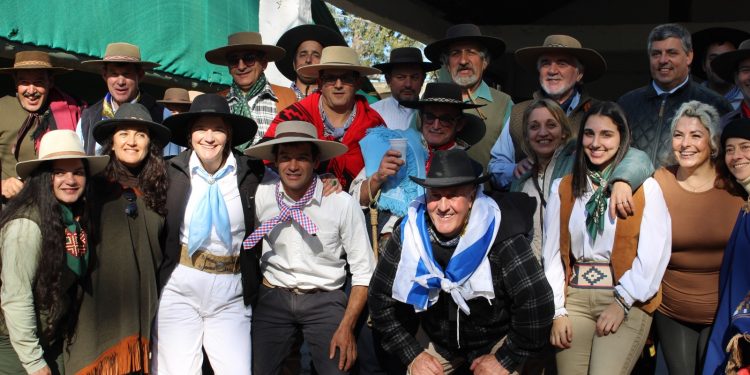 Carballal agradeció a las distintas Sociedad nativistas que formaron parte del aniversario de PDE 