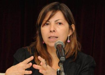 Ministra Argentina pone un ojo en los turistas