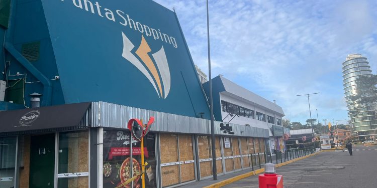 Punta Shopping: arquitectos iniciaron recorridas para evaluar el estado de la estructura